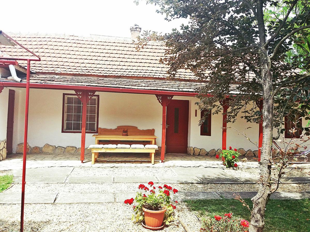 Arpad Nyaralohaz Villa Sarud Екстериор снимка